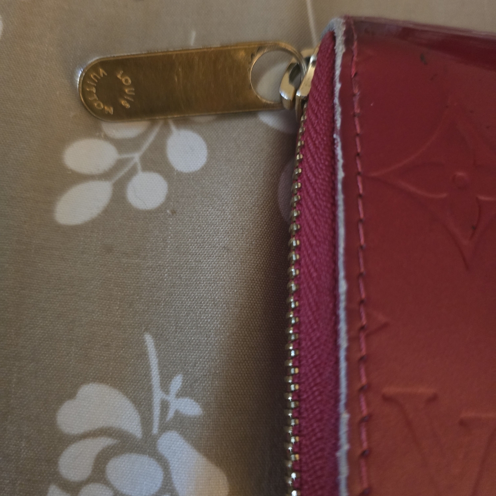 Red Vernis Louis Vuitton Wallet - Picture 3 of 11